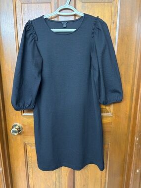 Puff-sleeve dress